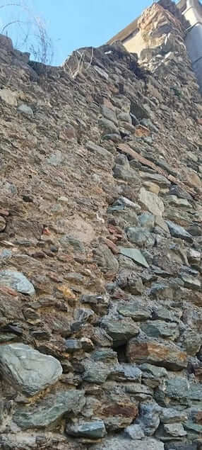 Conflenti, tra le rovine del vecchio carcere riaffiora la storia della Triponia